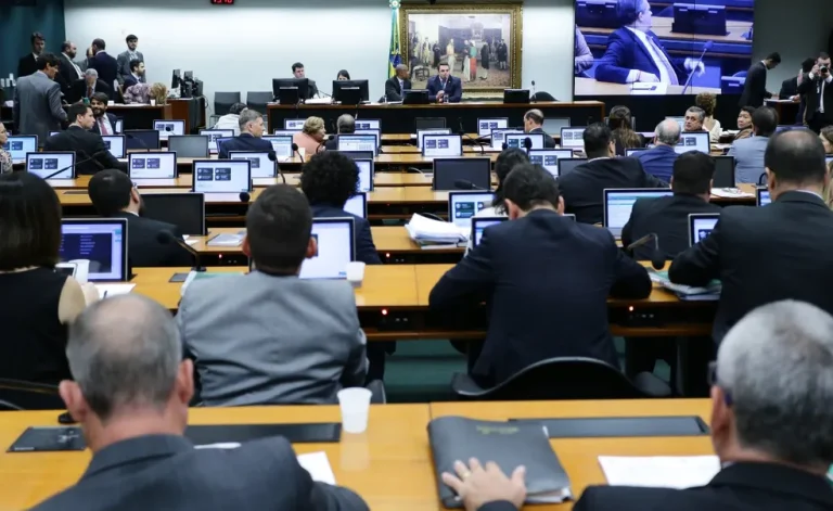 CCJ da Câmara pauta votação do PL que agrava pena para crimes contra advogados